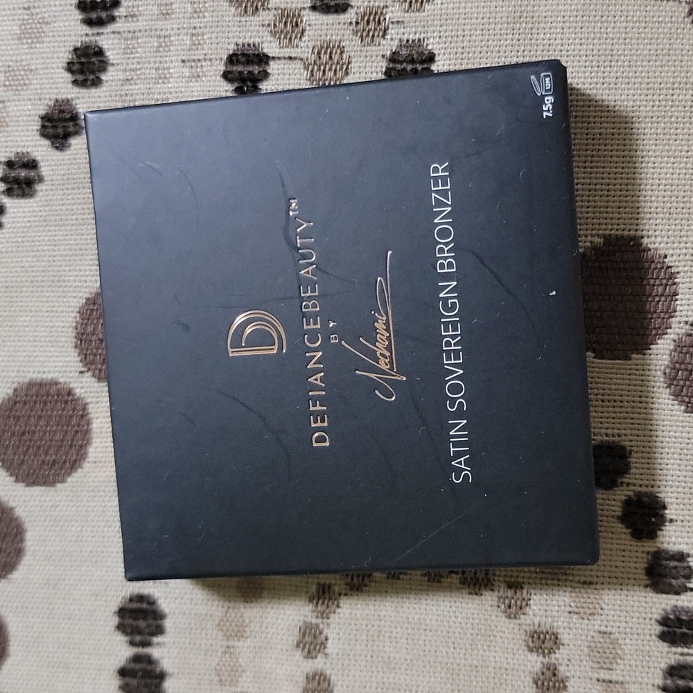 DEFIANCE BEAUTY Satin Sovereign Bronzer 7.5g in Goddess Glow